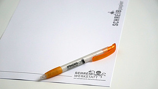 Zettel mit Stift