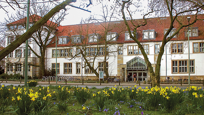 View of the building from the grass verge on the Heger-Tor-Wall.