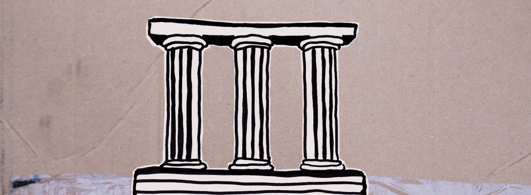 Foto mit drei auf Pappe gemalten Säulen. Foto: Kerstin Freking und Vera Warnsing
