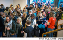 Publikum strömt zur Erstsemesterbegrüßung in die OsnabrückHalle